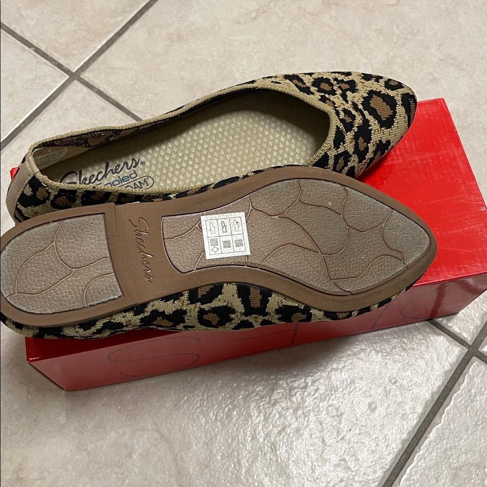 Skechers Women's Animal Print Flats - Picture 5 of 6